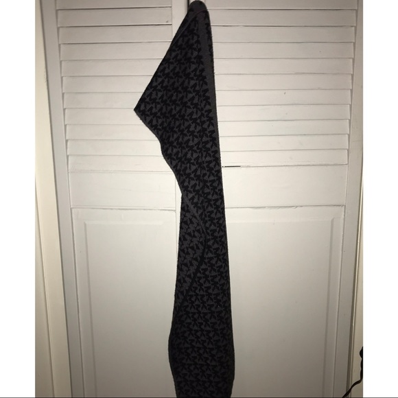 🧣 Infinity Michael Kors scarf 🧣 - Picture 4 of 5